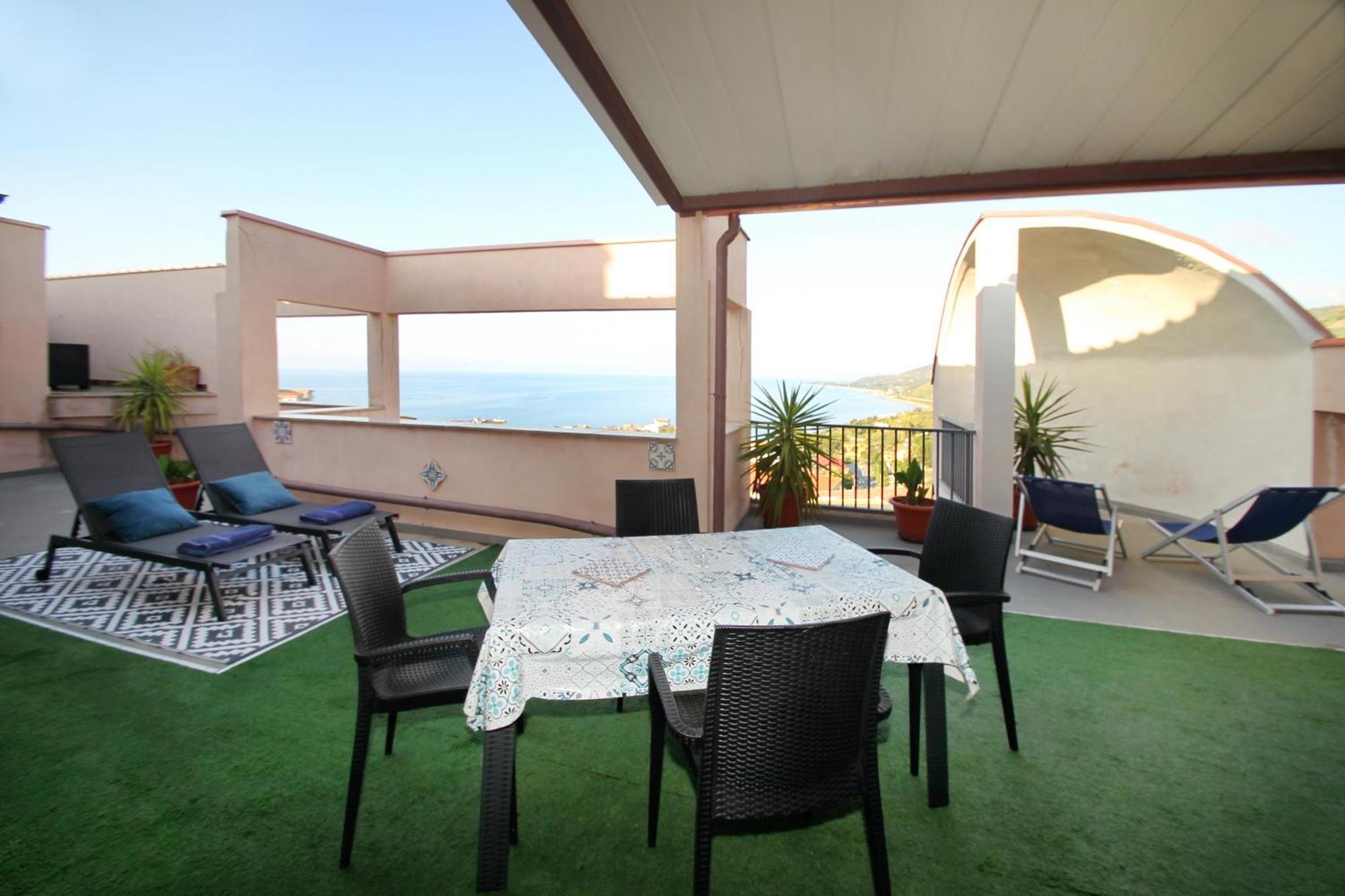 Attico Vista Mare Con Terrazza E Spa Riscaldata Santo Stefano di Camastra Exterior photo