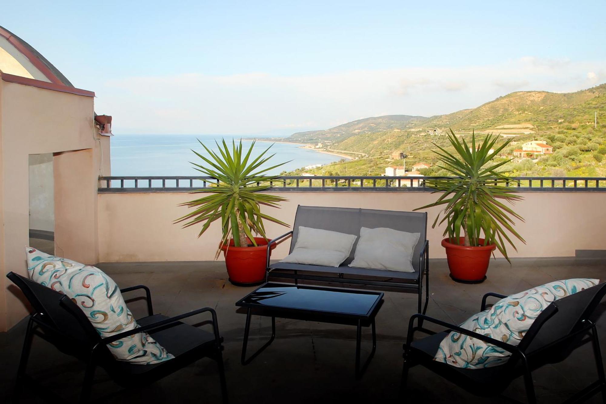 Attico Vista Mare Con Terrazza E Spa Riscaldata Santo Stefano di Camastra Exterior photo